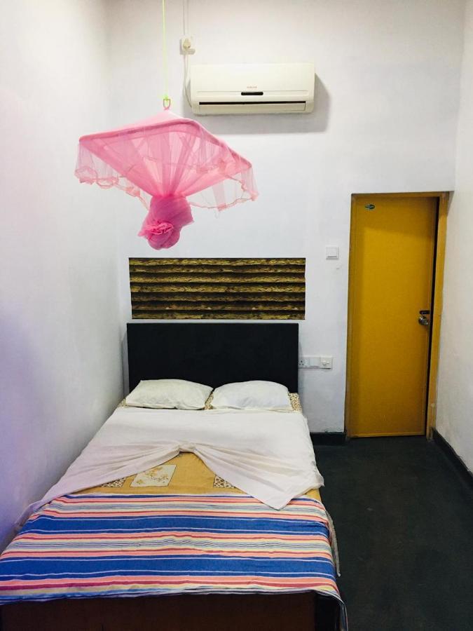 Bathiya Tourist Guest Anuradhapura Hotel Eksteriør billede