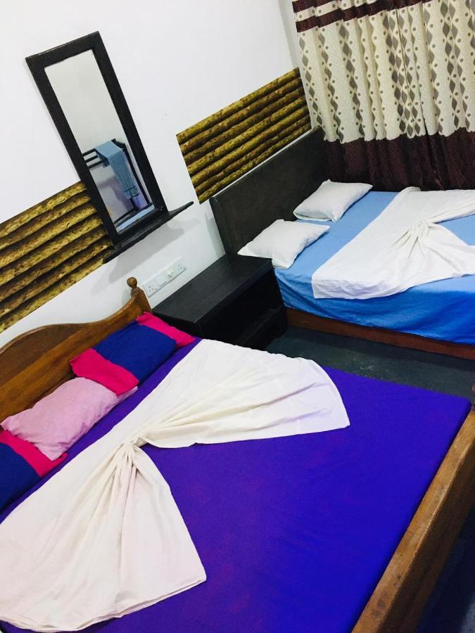 Bathiya Tourist Guest Anuradhapura Hotel Eksteriør billede
