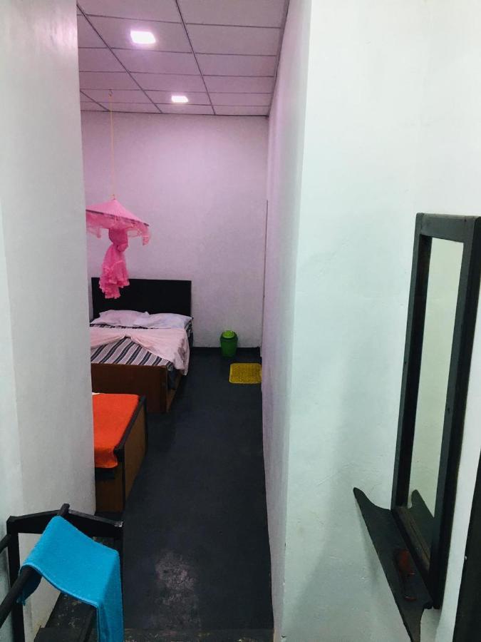 Bathiya Tourist Guest Anuradhapura Hotel Eksteriør billede