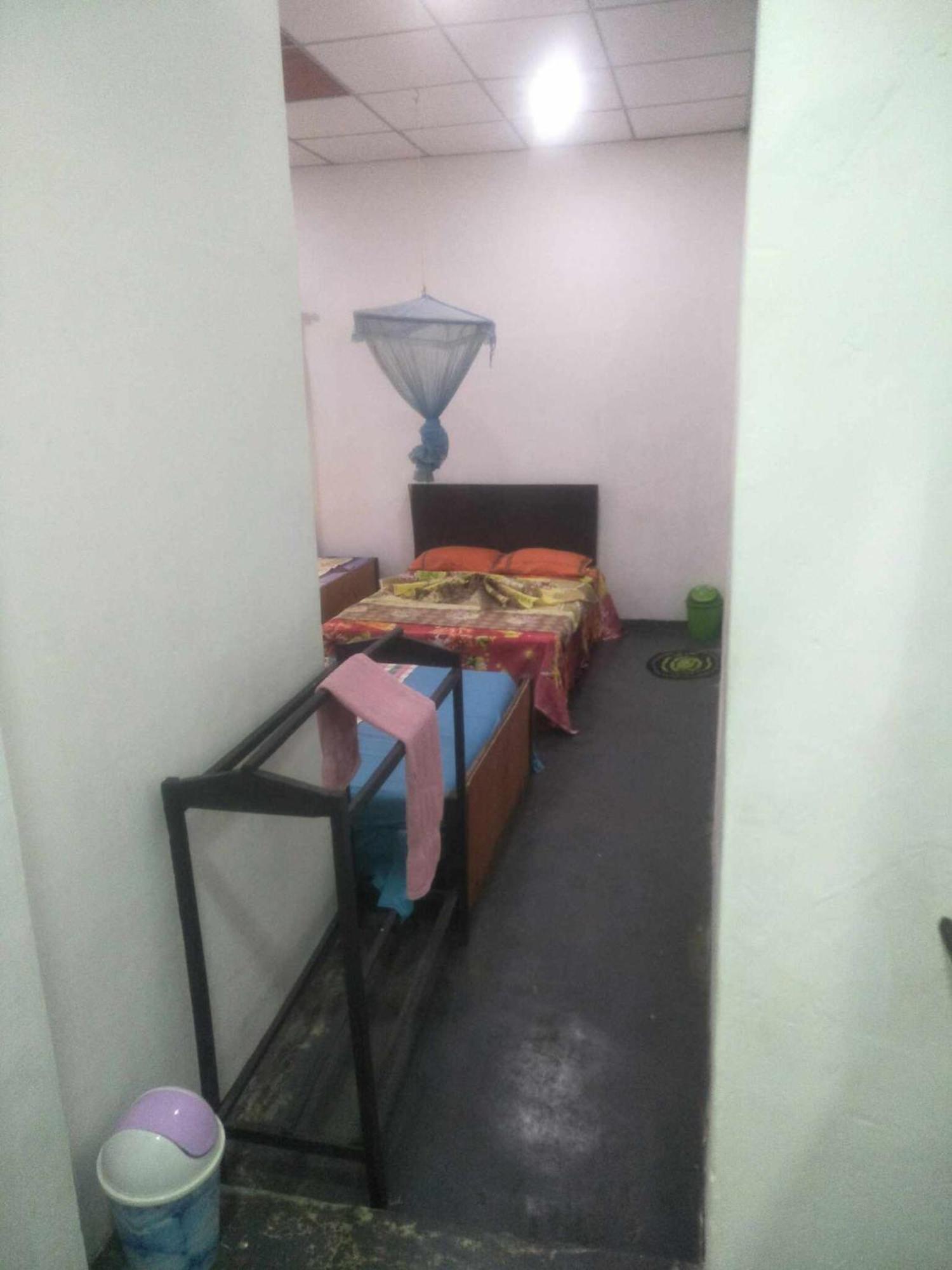 Bathiya Tourist Guest Anuradhapura Hotel Eksteriør billede