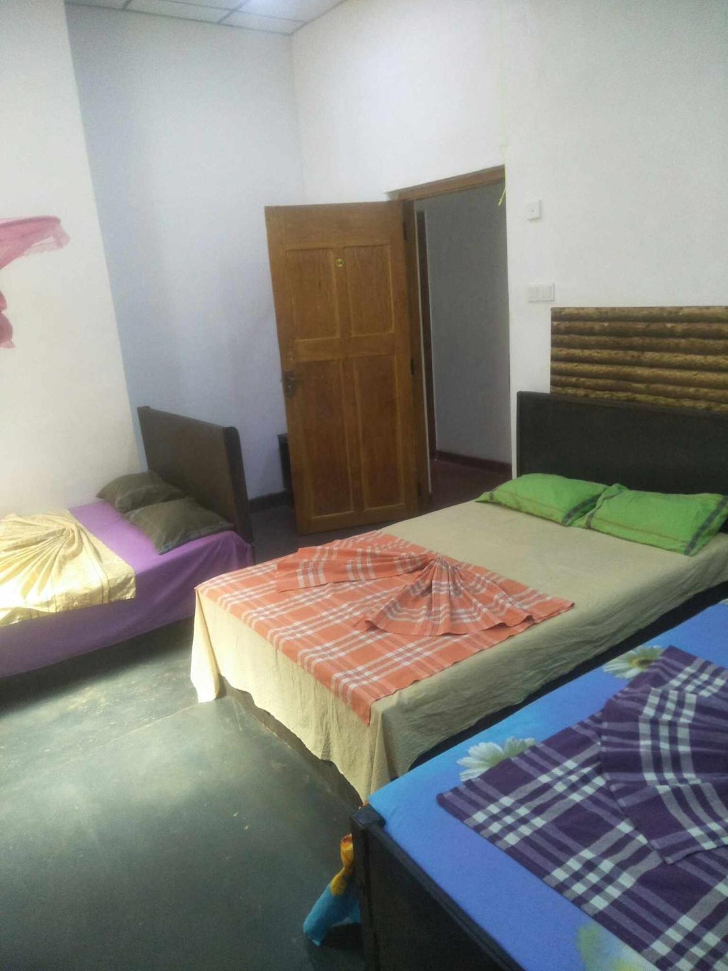 Bathiya Tourist Guest Anuradhapura Hotel Eksteriør billede